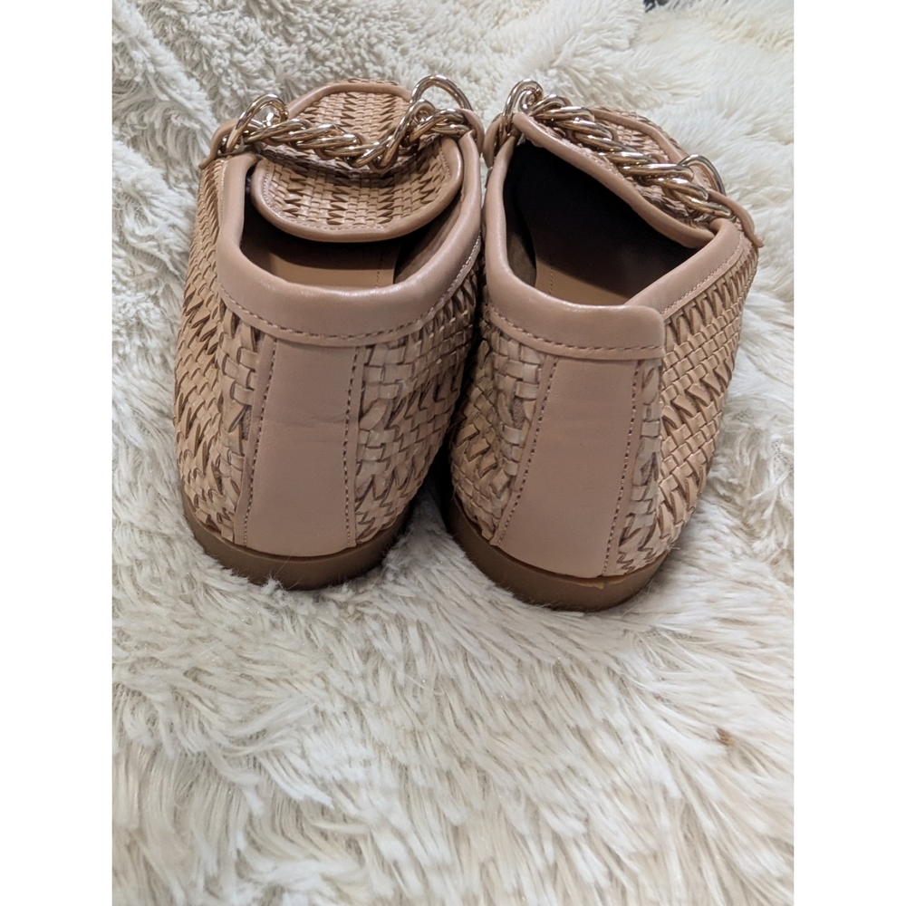 Steve Madden Beige Tan Woven Loafers Slip On with Chain Size 8.5 - Picture 3 of 7